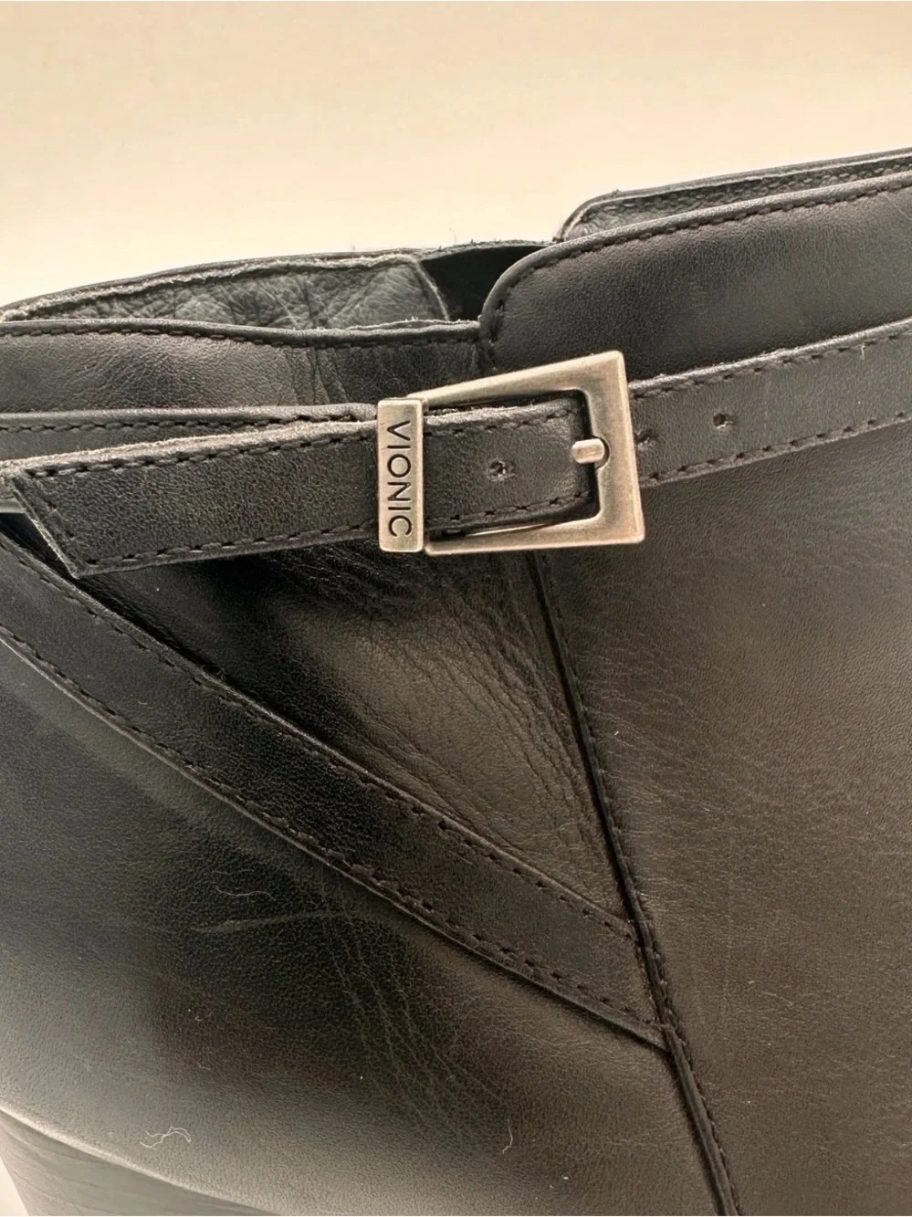 Vionic Upton Black Leather Ankle Boot